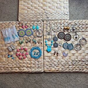 Jewelry a Lot of Mixed Costume Jewelry earring necklace bracelet